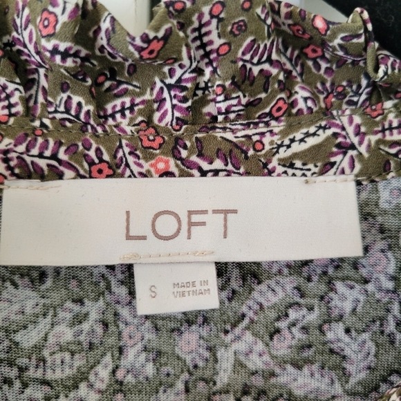 Loft Floral Ruffle Neck Mixed Media Top Size S - Picture 5 of 10